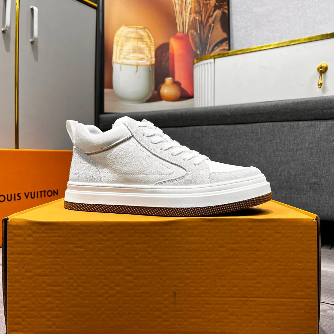 Factory price: 460💰LV's new casual high-top men's shoes👉 👉 Fashionable and versatile, 💞 Simple and elegant style, 🔊 The fabric is made of imported cowhide, ☑️breathable mesh lining, original wear-resistant rubber outsole, exclusive new style, taken in kind, five colors available, code number: 38-44, (45 can be customized)